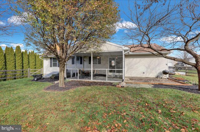 111 SWEETWATER LN, Newmanstown, PA 17073