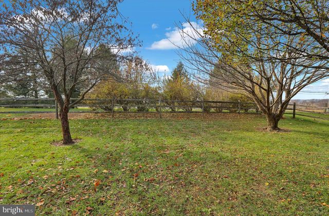 111 SWEETWATER LN, Newmanstown, PA 17073