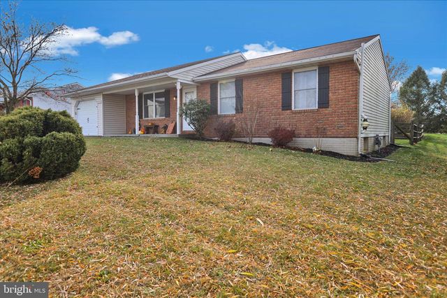 111 SWEETWATER LN, Newmanstown, PA 17073