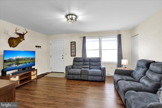 111 SWEETWATER LN, Newmanstown, PA 17073