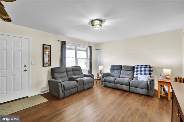 111 SWEETWATER LN, Newmanstown, PA 17073