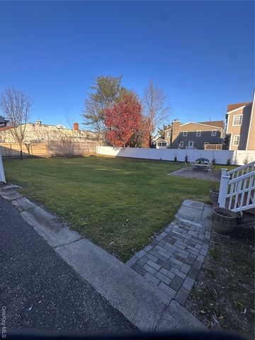 24 Kellogg Street, Oyster Bay, NY 11771