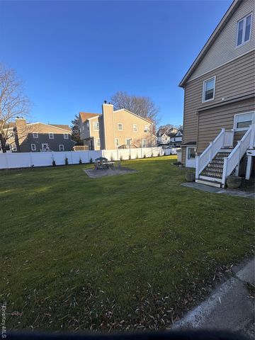 24 Kellogg Street, Oyster Bay, NY 11771