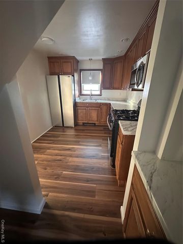 24 Kellogg Street, Oyster Bay, NY 11771