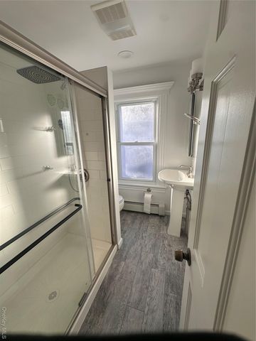 24 Kellogg Street, Oyster Bay, NY 11771