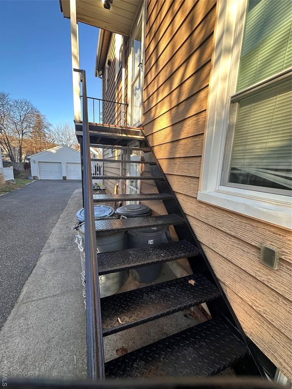 24 Kellogg Street, Oyster Bay, NY 11771