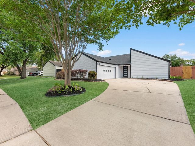2231 Round Lake Drive, Houston, TX 77077