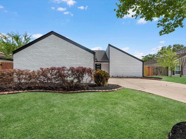 2231 Round Lake Drive, Houston, TX 77077