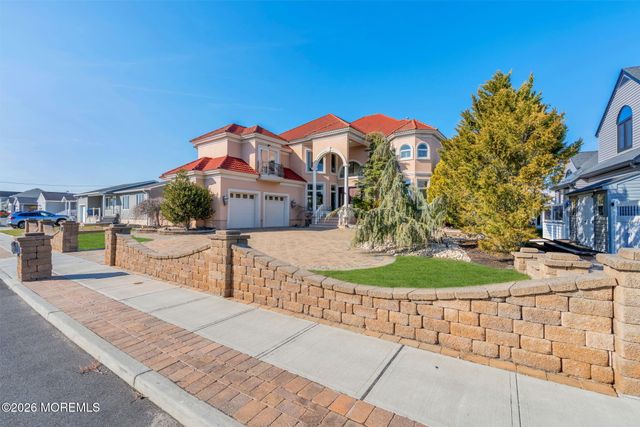 342 Aldo Drive, Toms River, NJ 08753