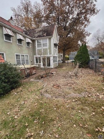 3516 SW Avalon LN, Topeka, KS 66604