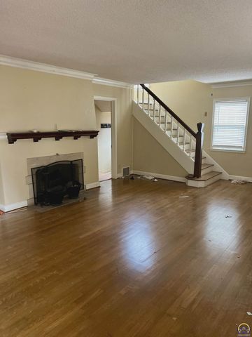 3516 SW Avalon LN, Topeka, KS 66604