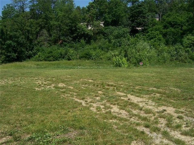 2301 Southampton Dr, Upper St Clair, PA 15241