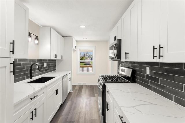 2320 S Vermont Avenue, Independence, MO 64052