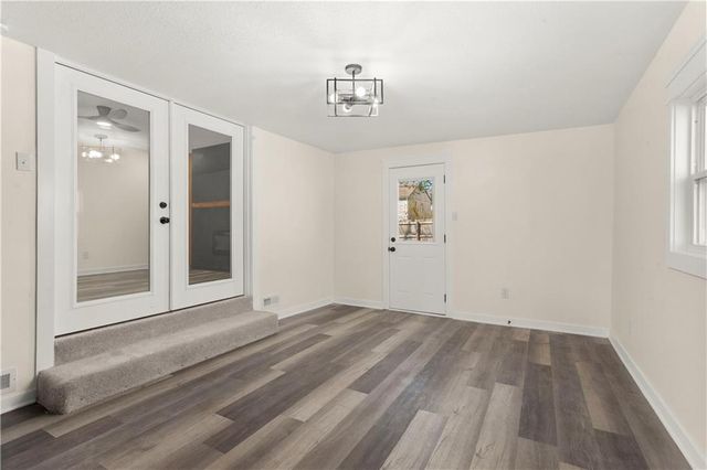 2320 S Vermont Avenue, Independence, MO 64052