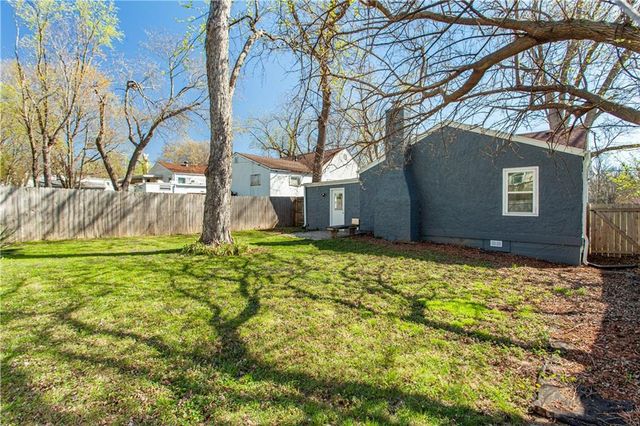 2320 S Vermont Avenue, Independence, MO 64052