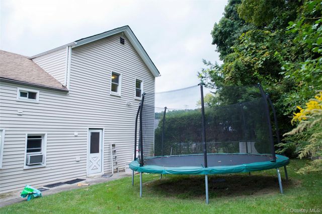 128 Lakeview Avenue, Valhalla, NY 10595