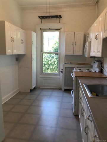 128 Lakeview Avenue, Valhalla, NY 10595