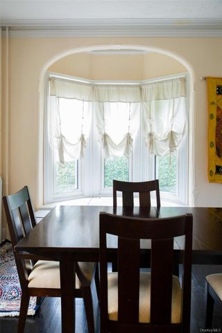 128 Lakeview Avenue, Valhalla, NY 10595