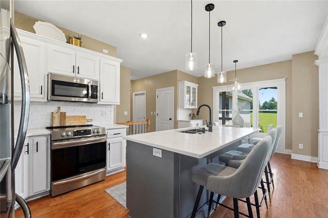 24407 Woodland Circle, Lee's Summit, MO 64086
