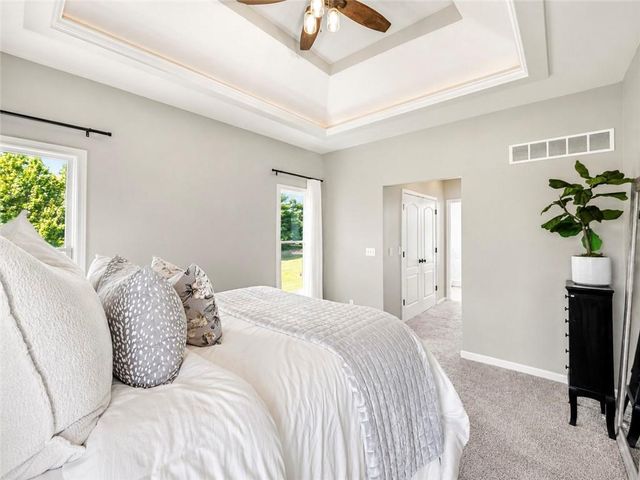 24407 Woodland Circle, Lee's Summit, MO 64086
