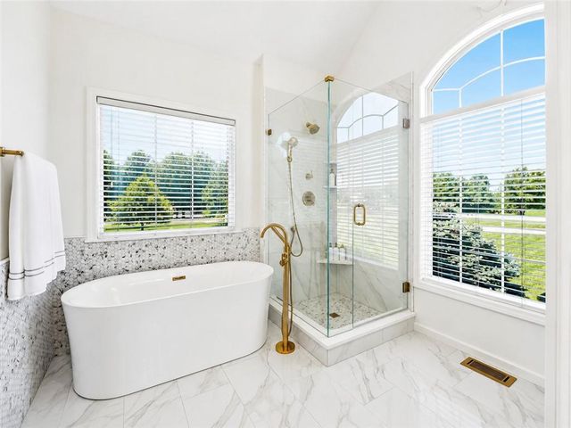 24407 Woodland Circle, Lee's Summit, MO 64086