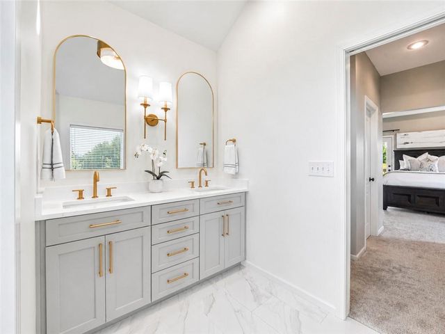 24407 Woodland Circle, Lee's Summit, MO 64086