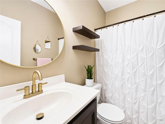 24407 Woodland Circle, Lee's Summit, MO 64086