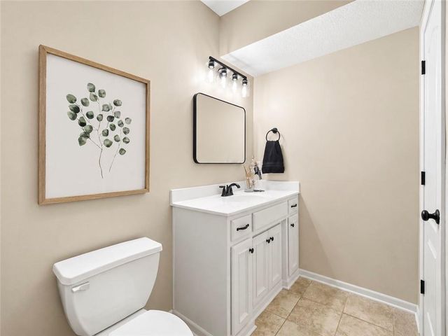 24407 Woodland Circle, Lee's Summit, MO 64086