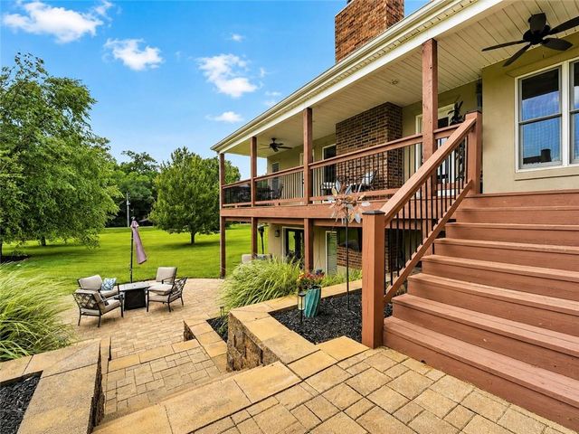 24407 Woodland Circle, Lee's Summit, MO 64086