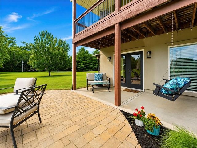 24407 Woodland Circle, Lee's Summit, MO 64086