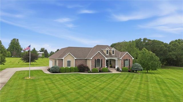 24407 Woodland Circle, Lee's Summit, MO 64086