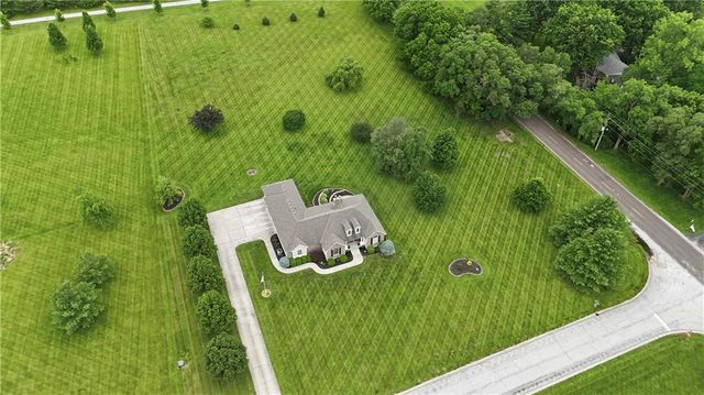 24407 Woodland Circle, Lee's Summit, MO 64086
