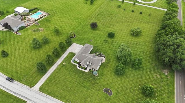 24407 Woodland Circle, Lee's Summit, MO 64086