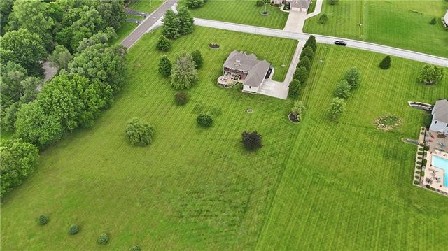 24407 Woodland Circle, Lee's Summit, MO 64086
