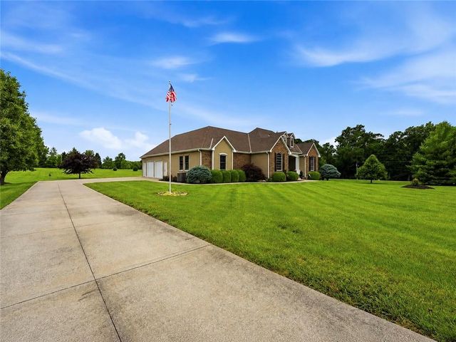 24407 Woodland Circle, Lee's Summit, MO 64086