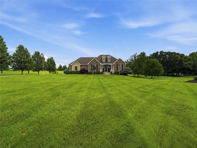 24407 Woodland Circle, Lee's Summit, MO 64086
