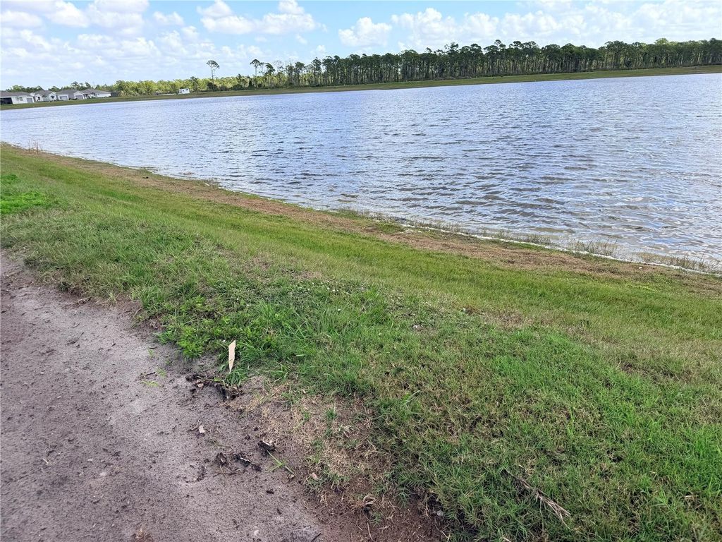 Image 15 of property listing at 8117 SAINT KITTS CIRCLE, Englewood, FL 34224