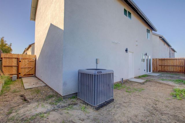 501 Jason Dr, Turlock, CA 95380