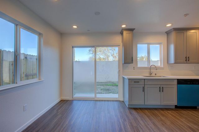 501 Jason Dr, Turlock, CA 95380