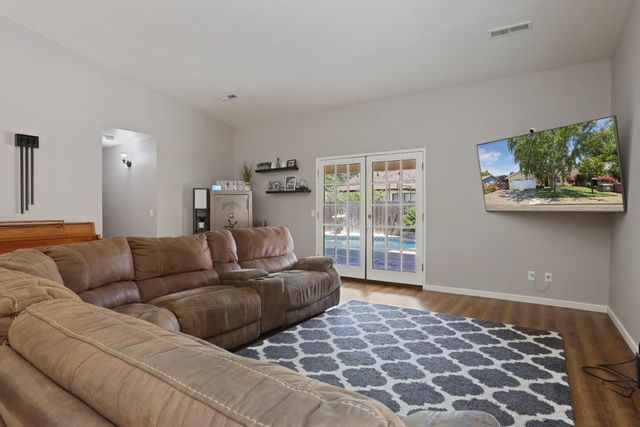 834 N Ham Ln, Lodi, CA 95242