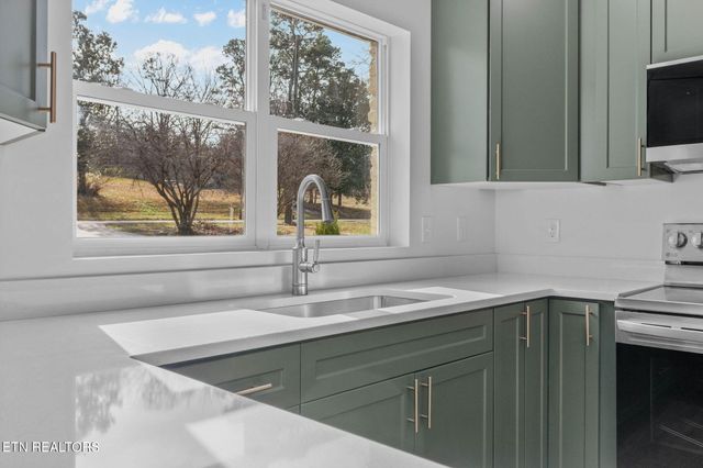 3915 Washington Pike, Knoxville, TN 37917