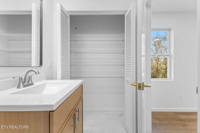 3915 Washington Pike, Knoxville, TN 37917