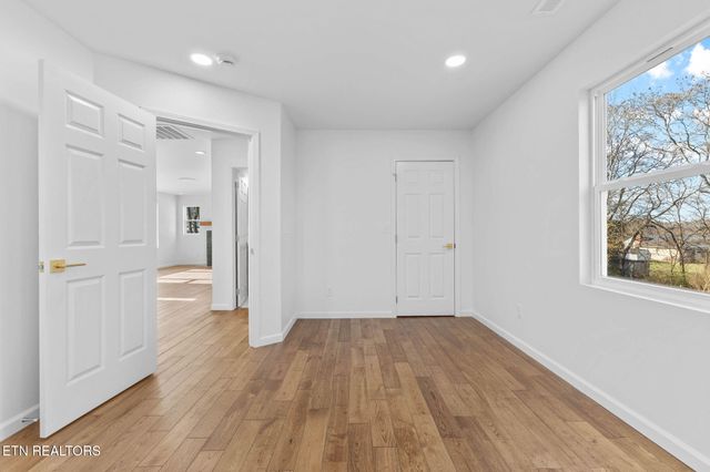 3915 Washington Pike, Knoxville, TN 37917