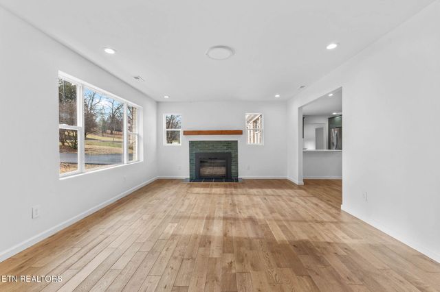 3915 Washington Pike, Knoxville, TN 37917