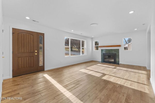 3915 Washington Pike, Knoxville, TN 37917