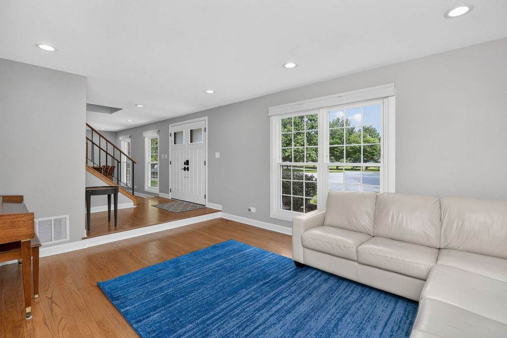 813 Hyde Park Lane, Naperville, IL 60565 — photo 2