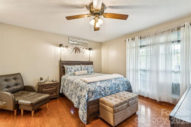 5812 Harris Grove Lane, Charlotte, NC 28212