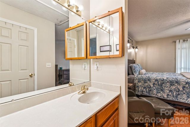 5812 Harris Grove Lane, Charlotte, NC 28212