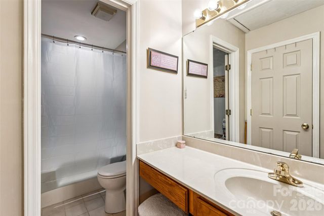 5812 Harris Grove Lane, Charlotte, NC 28212