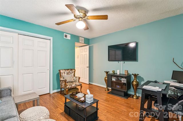 5812 Harris Grove Lane, Charlotte, NC 28212